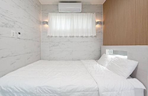 Gyeongju House | Family-Friendly Gyeongju Joypoolvilla with Pool and Kitchen