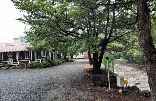 Gyeongju House | Cozy Gyeongju Log Cabin: Family-Friendly with Breakfast Included