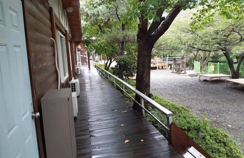 Gyeongju House | Cozy Gyeongju Log Cabin: Family-Friendly with Breakfast Included