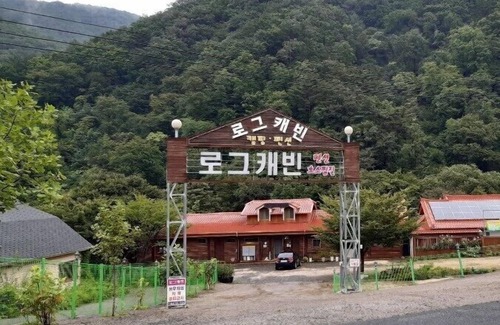 Gyeongju House | Cozy Gyeongju Log Cabin: Family-Friendly with Breakfast Included