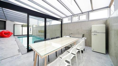 Gyeongju House | Gyeongju Marbella Pool Villa N Screen Golf