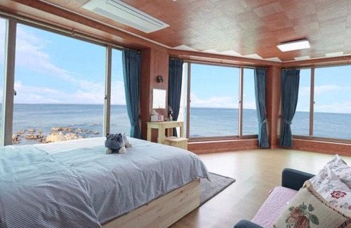 Gyeongju House | Eco-Friendly Gyeongju Marimo Pension with Pool & Breakfast