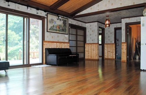 Gyeongju House | Relax at Gyeongju Punggyeongharu Pension with Spa & Breakfast