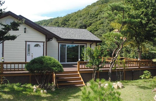 Gyeongju House | Relax at Gyeongju Punggyeongharu Pension with Spa & Breakfast