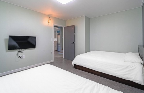 Gyeongju House | Family-Friendly Gyeongju Semo Glamping with Kitchen Access
