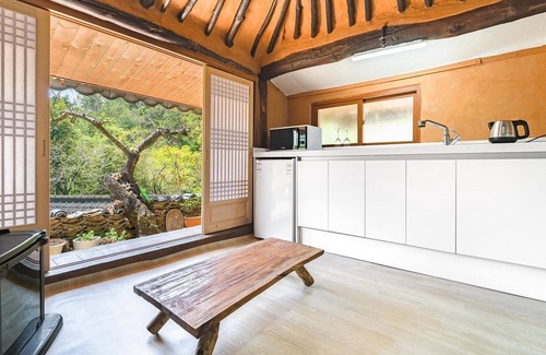 Gyeongju House | Explore Gyeongju Seokgulam Pension with Family-Friendly Amenities