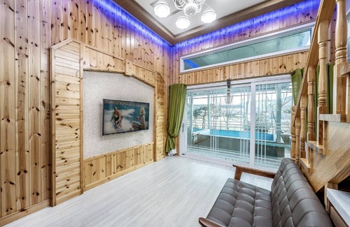Gyeongju House | Gyeongju Soraedanga Pension: Rated 10/10 with Pool & Kitchen