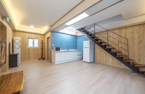 Gyeongju House | Gyeongju Soraedanga Pension: Rated 10/10 with Pool & Kitchen