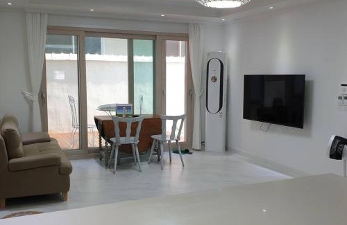 Gyeongju House | Exceptional Gyeongju Sugi's Guesthouse: Child-Friendly Retreat