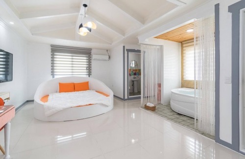 Gyeongju House | Cozy Gyeongju Victoria Diary Pension with Pool and Breakfast