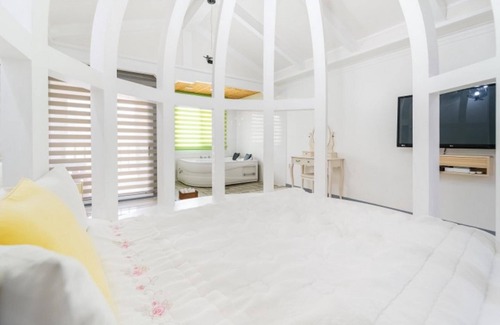 Gyeongju House | Cozy Gyeongju Victoria Diary Pension with Pool and Breakfast