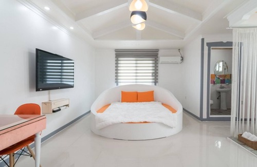 Gyeongju House | Cozy Gyeongju Victoria Diary Pension with Pool and Breakfast
