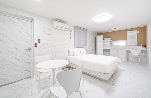 Gyeongju Hotel | Eco-Friendly Gyeongju Yes Unmanned Hotel with Hot Tub