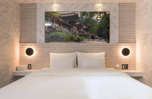 Gyeongju Hotel | Eco-Friendly Gyeongju Yes Unmanned Hotel with Hot Tub
