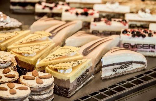 Thusis Bed & Breakfast | Cozy Gyger Restaurant Confiserie B&B with Breakfast Included