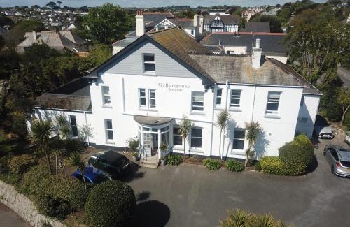 Maenporth House | Oceanfront Gyllyngvase House with Breakfast & Great Views