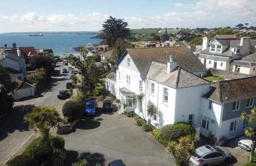 Maenporth House | Oceanfront Gyllyngvase House with Breakfast & Great Views