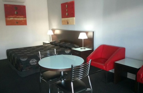 Gympie Hotel | Inviting Gympie Muster Inn: Family-Friendly & Accessible Stay