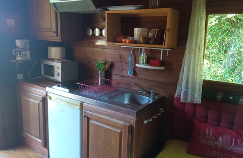 Saint-Martin-des-Champs House | Cozy Gypsy Caravan Retreat by Mont-Saint-Michel Bay
