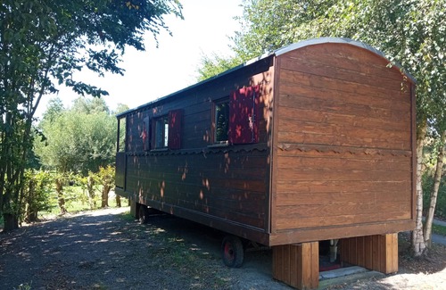 Saint-Martin-des-Champs House | Cozy Gypsy Caravan Retreat by Mont-Saint-Michel Bay