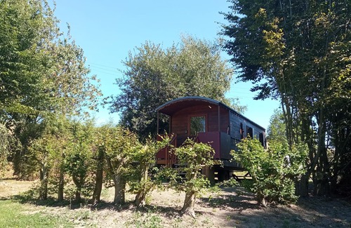 Saint-Martin-des-Champs House | Cozy Gypsy Caravan Retreat by Mont-Saint-Michel Bay