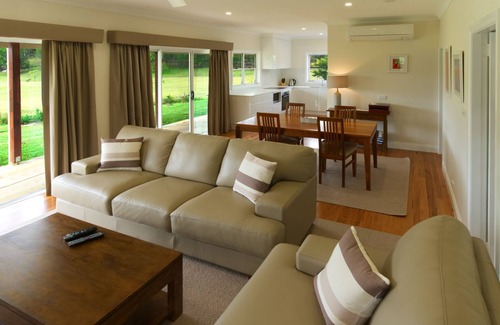 Wollombi House | Discover Gypsy Willows: Pools & Spa in Hunter Valley