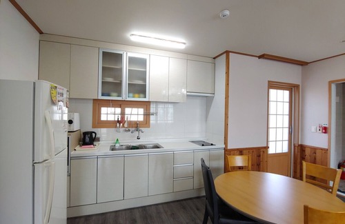 Namwon House | Budget-Friendly Gyul House: Family Stay with Breakfast & Kitchen