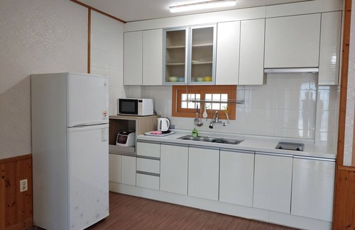 Namwon House | Budget-Friendly Gyul House: Family Stay with Breakfast & Kitchen
