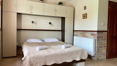 Gyula Apartment | Charming Gyula Vár Panoráma Apartman with Family Amenities