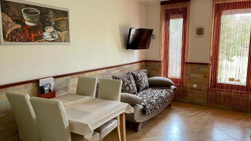 Gyula Apartment | Charming Gyula Vár Panoráma Apartman with Family Amenities