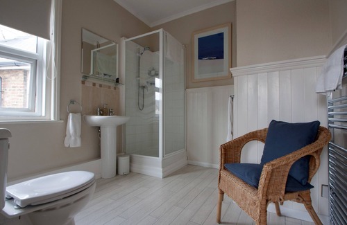 Eastbourne City Centre House | Highly Rated Gyves Guest House with Spa and Breakfast