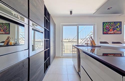 Gzira Apartment | Gzira Seaview Duplex with infinity pool