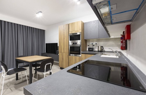 Gzira Apartment | Gzira Suite 13: Guest Rated 10/10 with Kitchen & Breakfast