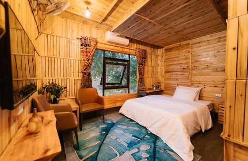 Vi Xuyen Bed & Breakfast | Top-Rated Hà Giang Xanh Retreat with Pool & Family Amenities