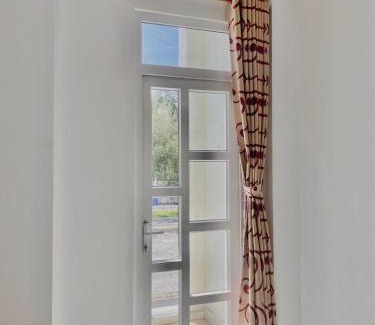Ha Tien Hotel | Hà Tiên Hạnh Phúc Hotel: Family-Friendly Getaway Awaits