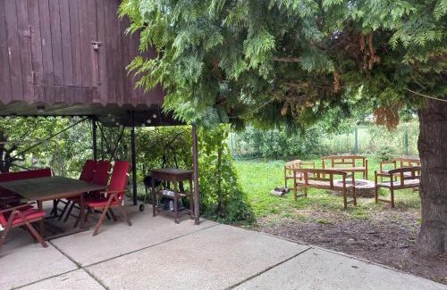 Revfulop House | Pet-Friendly Haven: Háromfenyő Apartman with 9.3 Rating
