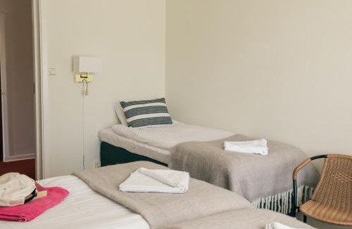 Hallevik Hotel | Oceanfront Comfort at Hälleviks Havsbad - Family Friendly Stay