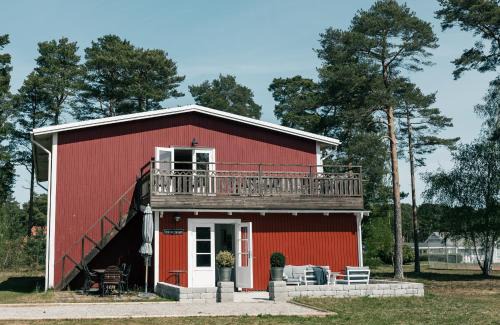 Hallevik Hotel | Oceanfront Comfort at Hälleviks Havsbad - Family Friendly Stay