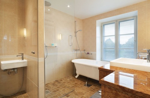 Hameenkyla Hotel | Hämeenkylä Manor: Family-Friendly Retreat with Spa & Pool