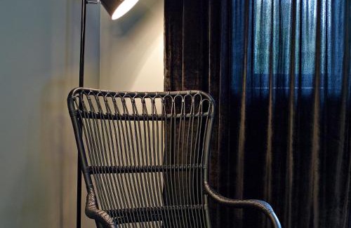 Vasterhaninge Hotel | Discover Hereinge Slott: Pet-Friendly Hotel with Ocean Views