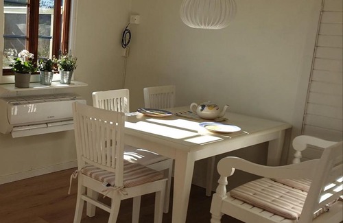 Fidenas House | Cozy Beachside Cottage with Hot Tub & Breakfast Included