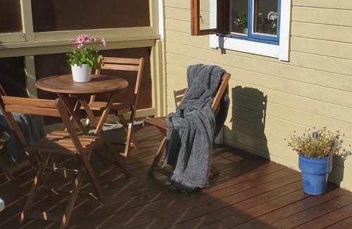 Fidenas House | Cozy Beachside Cottage with Hot Tub & Breakfast Included
