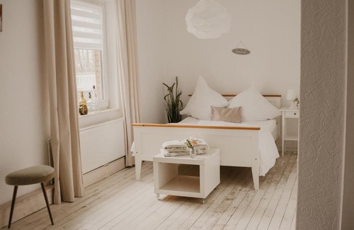 Jenhorst Apartment | Family-Friendly Ferienwohnung Häserhof with Great Amenities