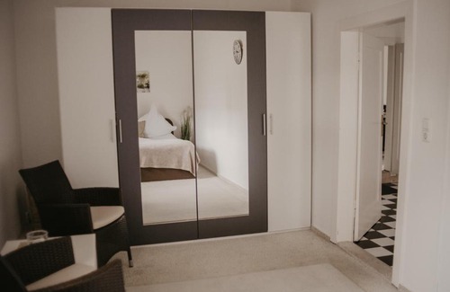 Jenhorst Apartment | Family-Friendly Ferienwohnung Häserhof with Great Amenities