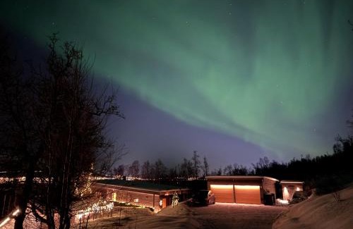Tromso Apartment | Oceanfront Håkøya Lodge: Guest Rated 9.9/10