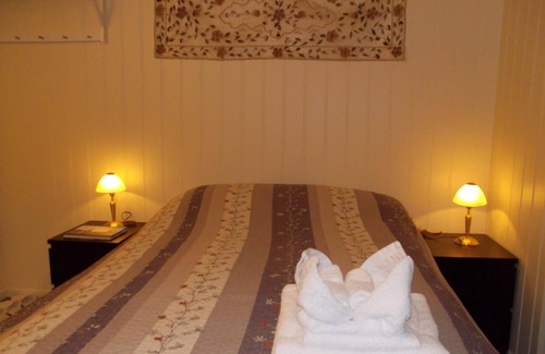 Kafjord House | Håkon Gjestehus: Family-Friendly Haven with Top Amenities