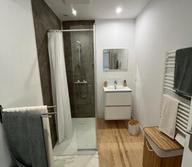 Campet-et-Lamolere Apartment | Hébergement GÎTE Domaine de Pinsol