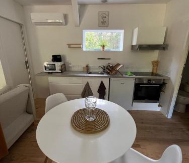 Campet-et-Lamolere Apartment | Hébergement GÎTE Domaine de Pinsol