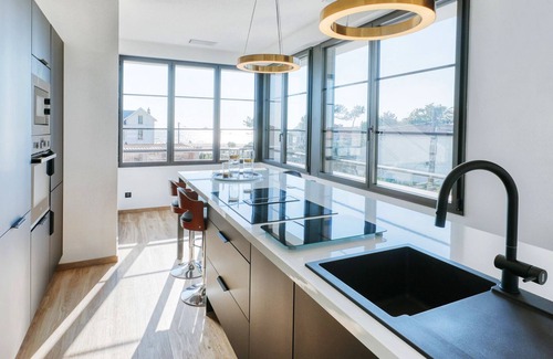 Saint-Georges-de-Didonne Apartment | Héra: Sea View 5-Star Hotel with Child-Friendly Amenities