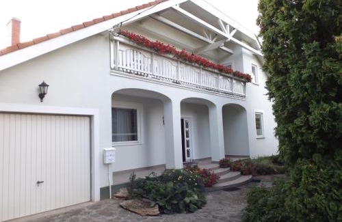 Heviz House | Discover Hévízi fecskefészek - Guest Rated 9.7/10!